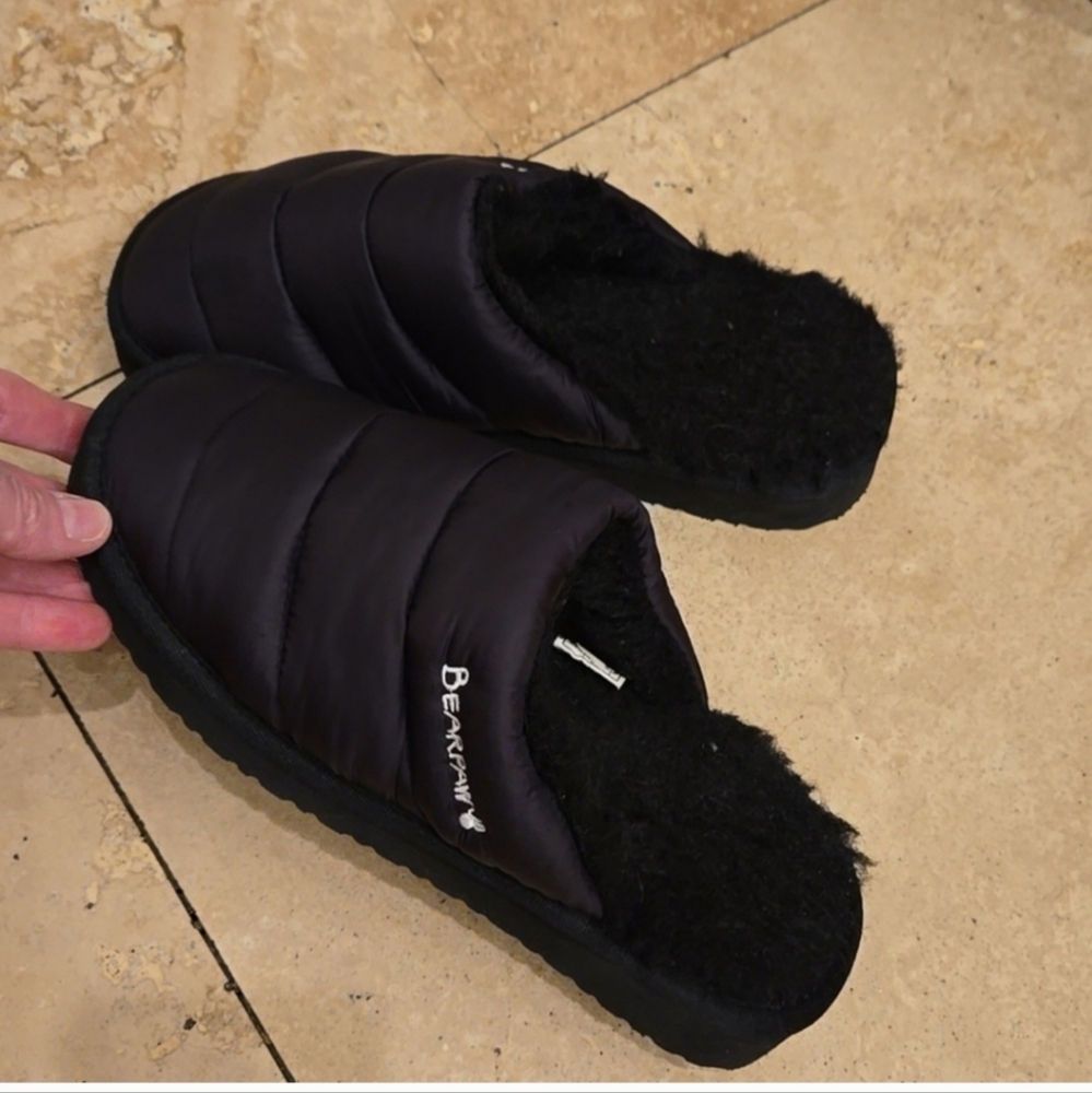 BEARPAW Black Fuzzy Slippers